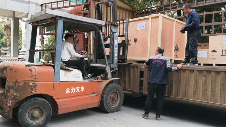 铝箔分华体会注册
装车发货