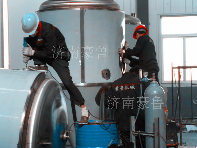 工人正在焊接精酿好博（中国）